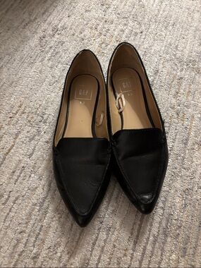 GAP Black Pointed-Toe Leather Loafers